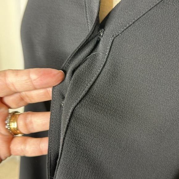 Iris Setlakwe Black Long Sleeves Split V-neckline Asymmetrical Hem Blouse Sz2 - Picture 4 of 9